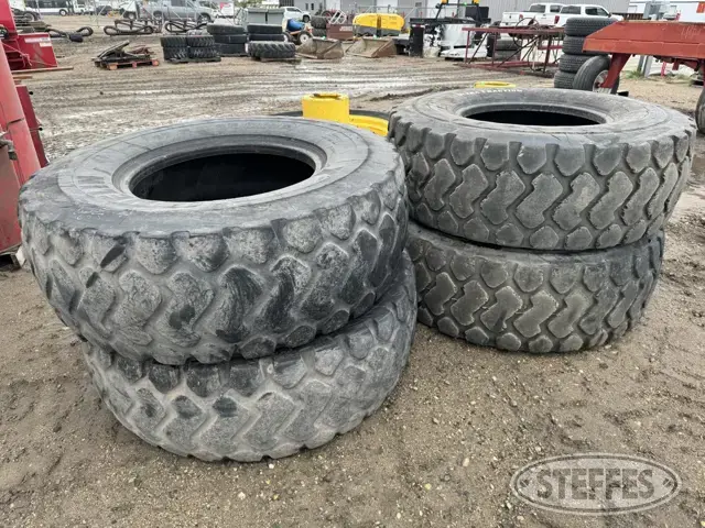 (4) Michelin 17.5-25 wheel loader tires