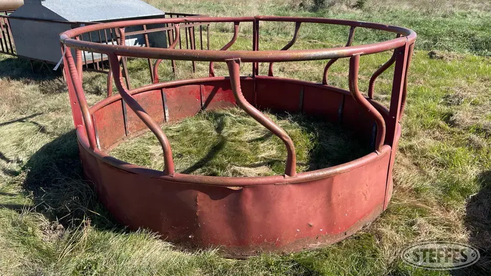 Tarter round bale feeder Feeders and Bunk