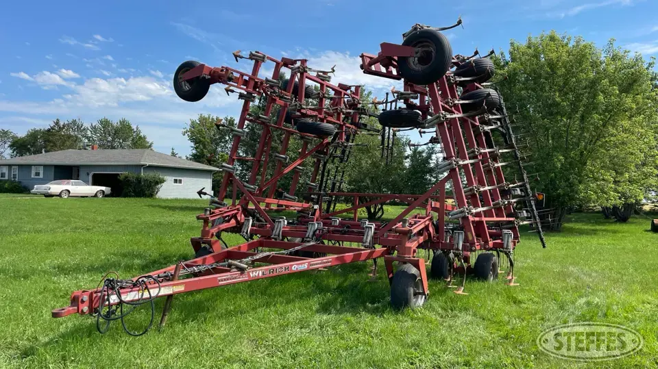 Wil-Rich Quad 5 Field Cultivator