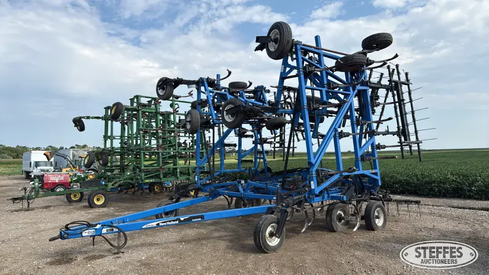 New Holland ST830 Chisel Plow