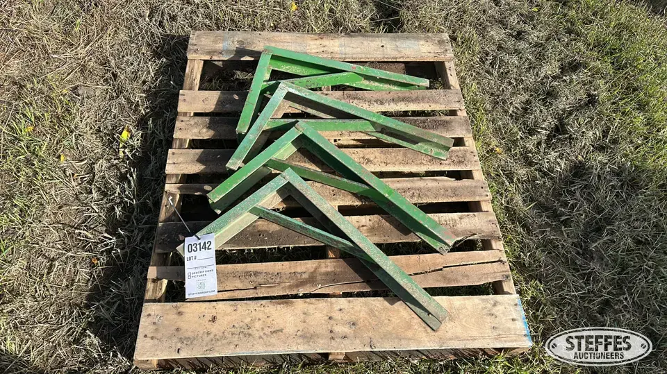 (4) Metal brackets Farm Support Item