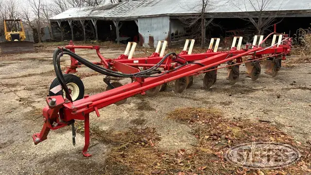 International 710 Automatic