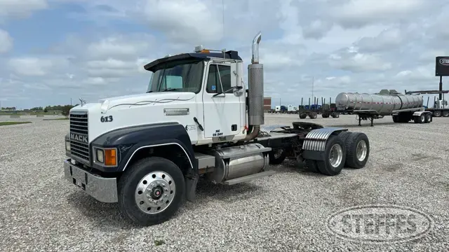 2003 Mack CH613
