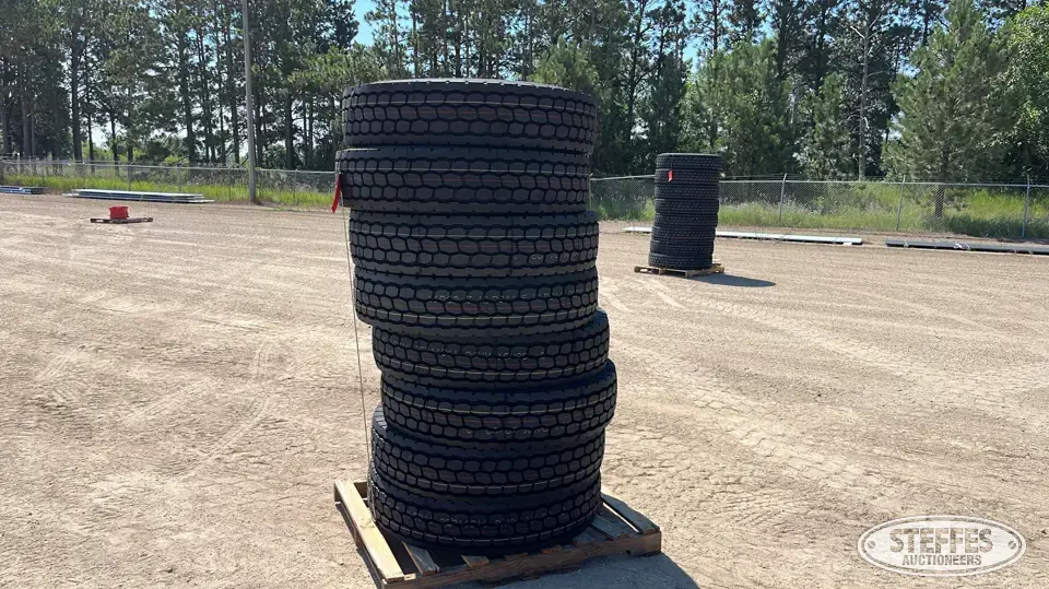 (8) Headway HLD811 11R22.5 tires Truck Tire
