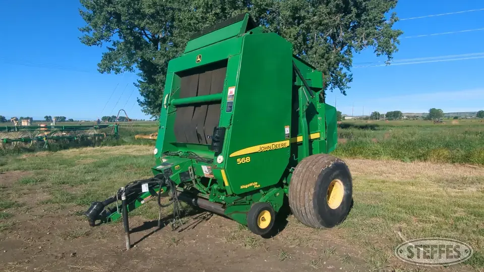 2010 John Deere 568 Round Baler