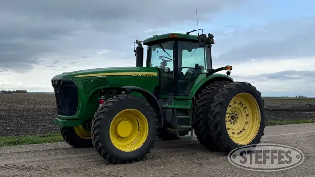 2004 John Deere 8220