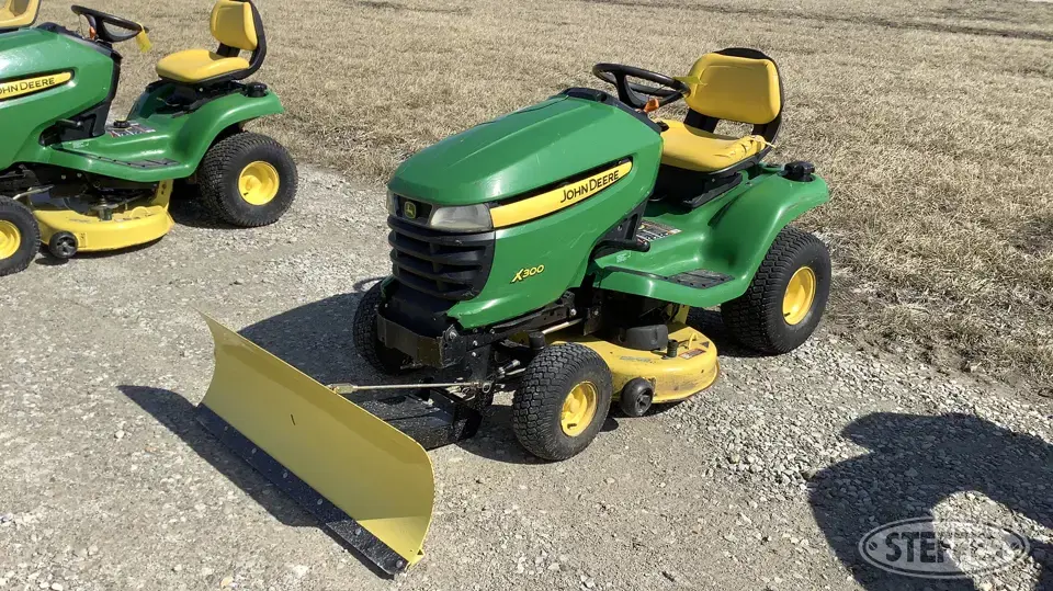 2008 John Deere X300 Lawn Tractor