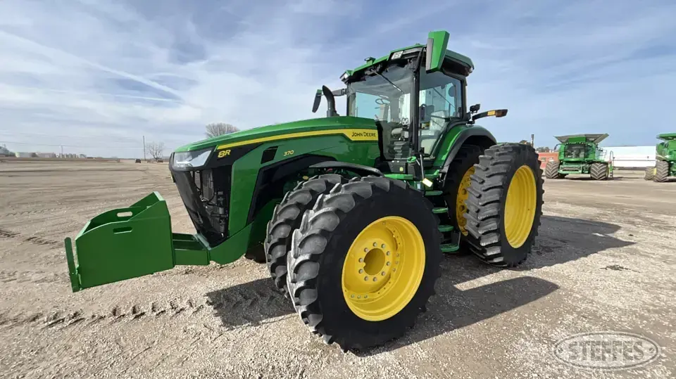 2022 John Deere 8R 370 MFWD Tractor