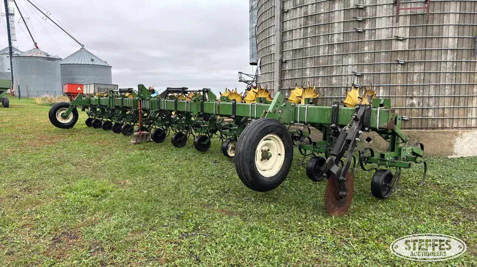 John Deere Row Crop Cultivator