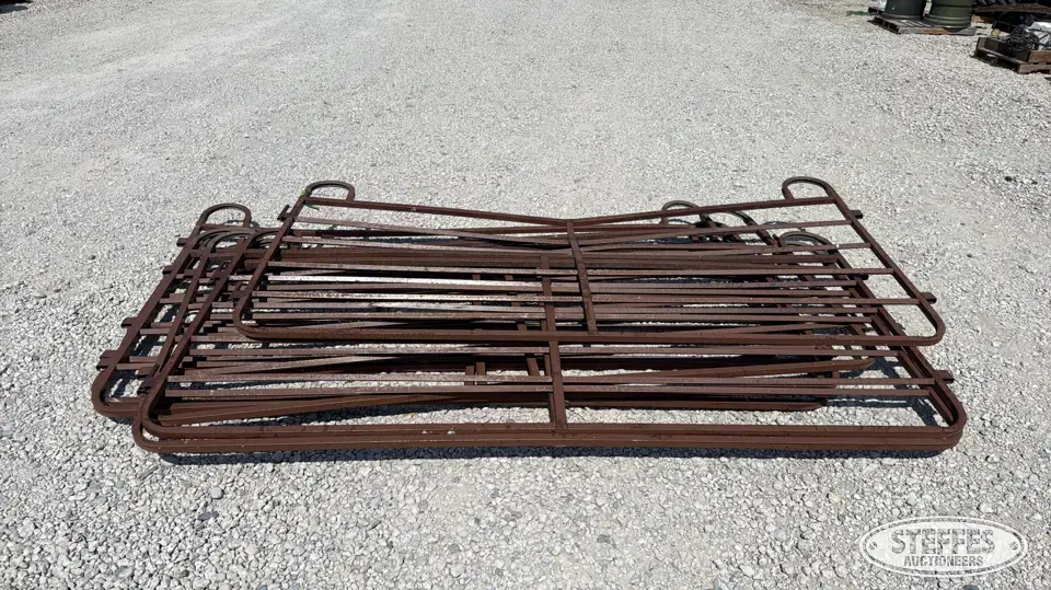 (7) Portable cattle panels Livestock Handling