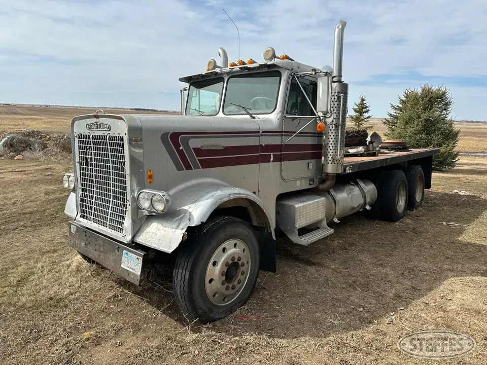 1981 Freightliner FLC Flatbed Truck