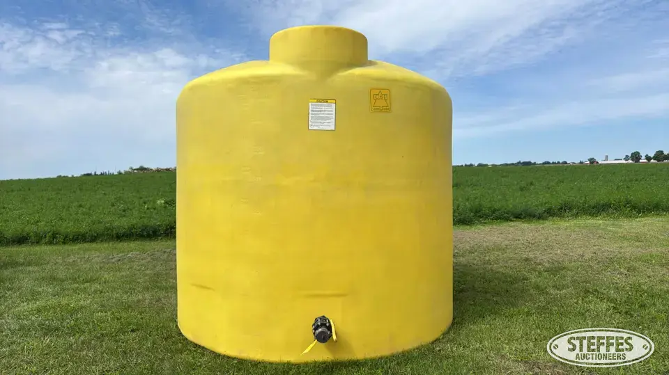 2,500 gal. poly tank