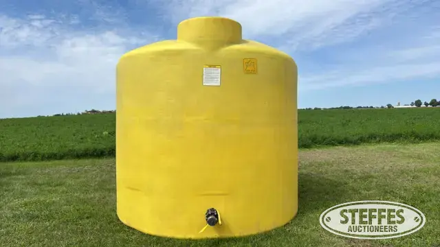 2,500 gal. poly tank