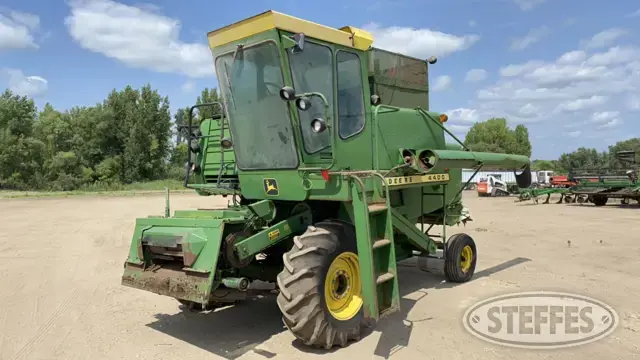 John Deere 4400