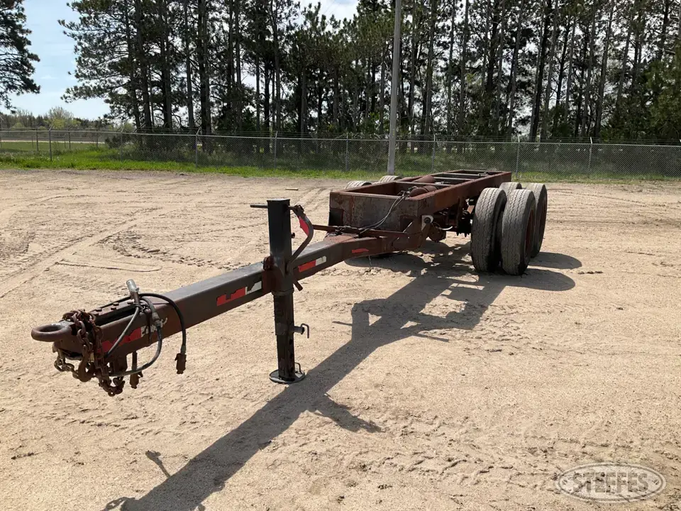 Tandem axle pup trailer