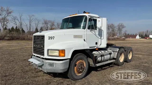 1997 Mack CH613