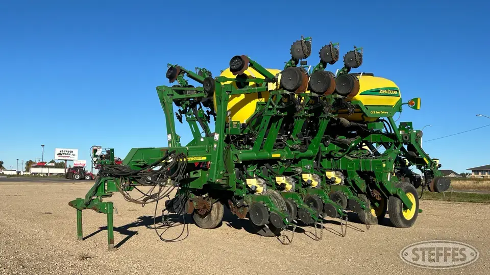 2006 John Deere 1790 12 or More Row Planter