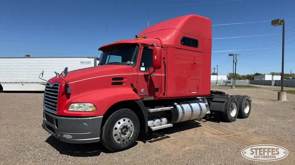 2013 Mack Pinnacle CXU613 Conventional Truck with Sleeper