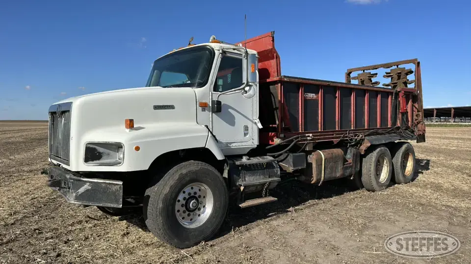 2002 International 5600i Manure Storage and Transportation Equipment
