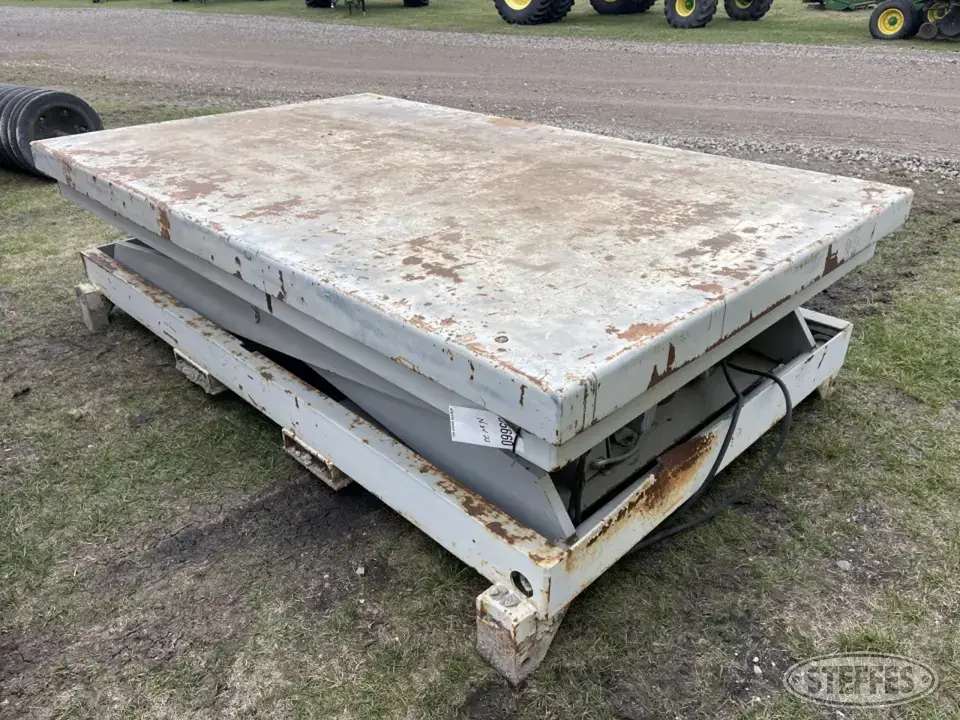 American Mfg. Scissor Lift
