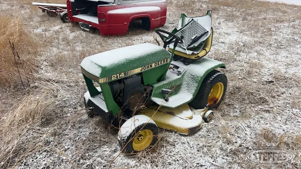 John Deere 214 Lawn Tractor