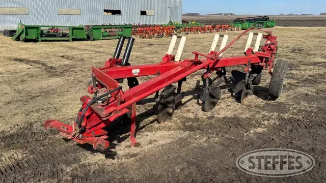 International 710 Automatic