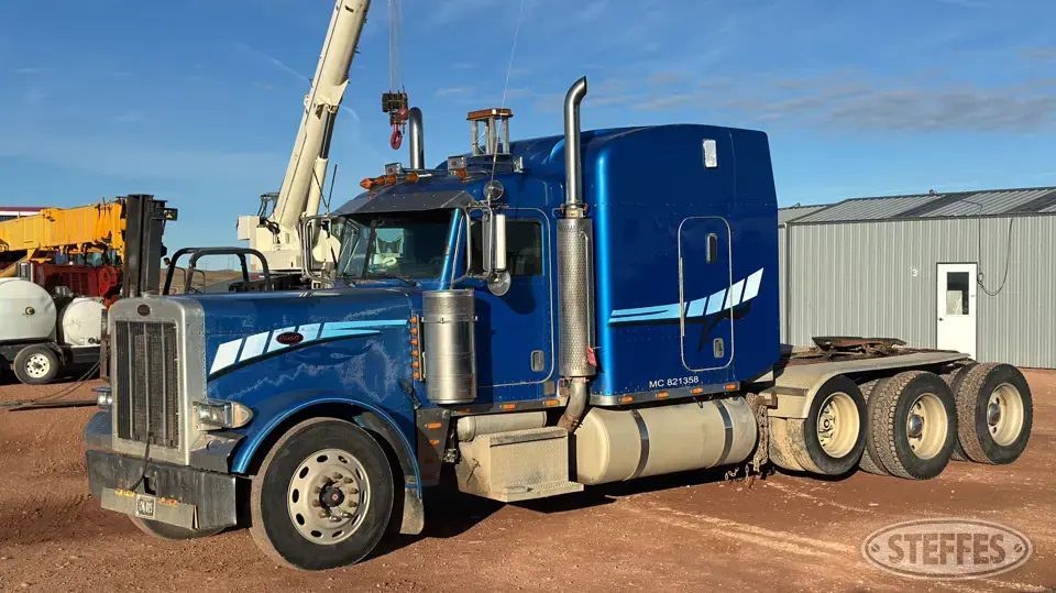 2005 Peterbilt 379 Conventional Truck with Sleeper