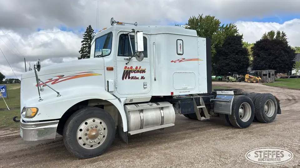 1998 International 9200 Conventional Truck with Sleeper