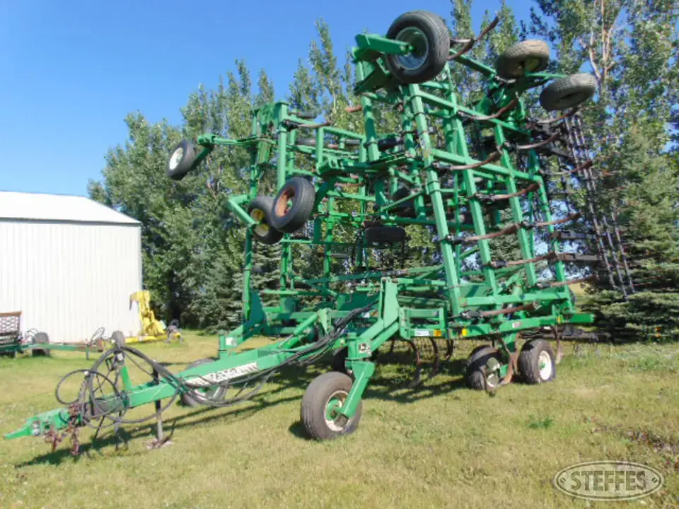John Deere 1810 Chisel Plow