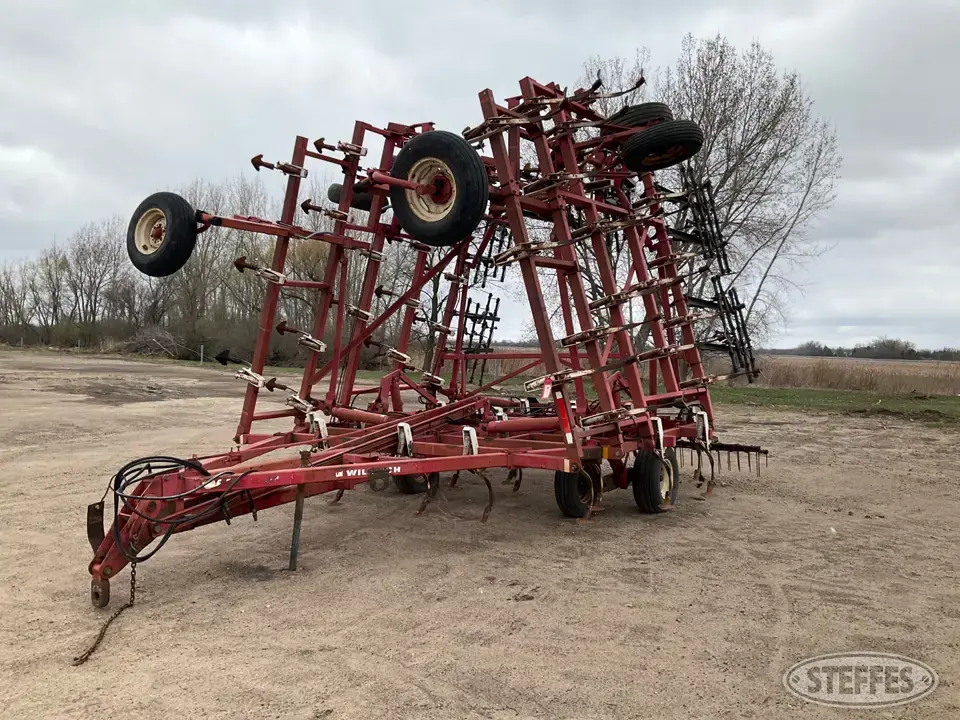 Wil-Rich 3400 Field Cultivator