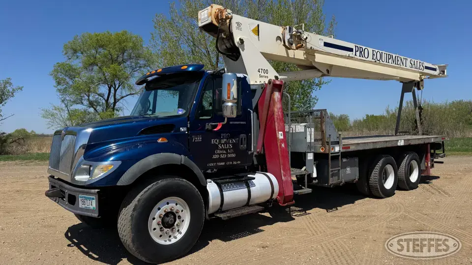 Terex TC4792 on 2002 International 7400 Boom Truck