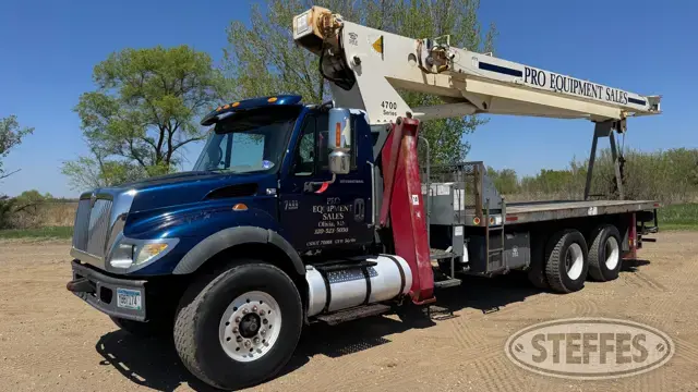 Terex TC4792 on 2002 International 7400