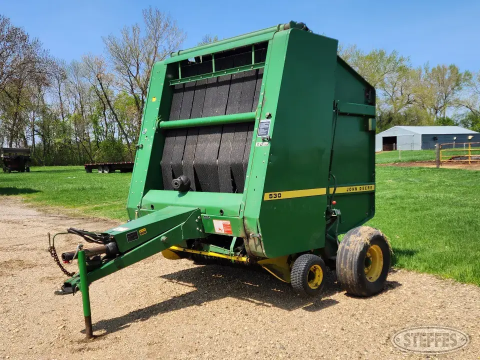 John Deere 530 Round Baler