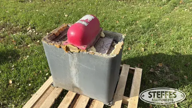 Behlen livestock waterer