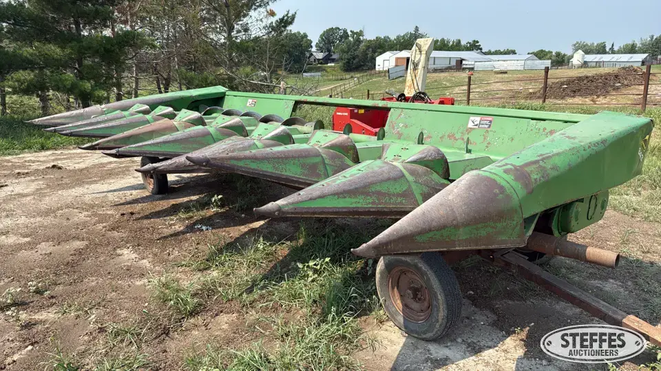 1988 John Deere 843 Corn Head