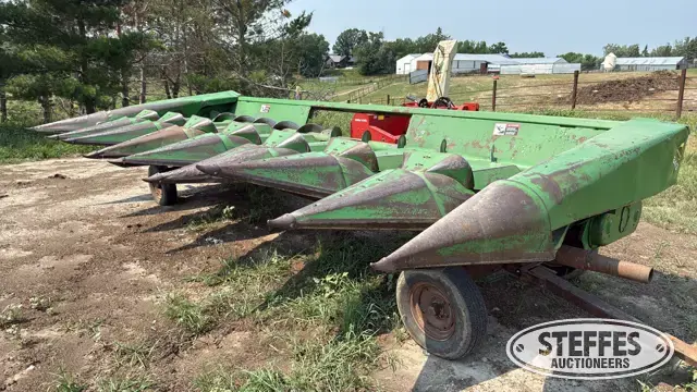 John Deere 843