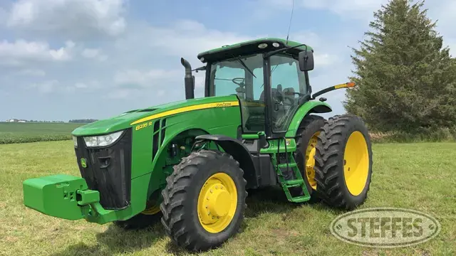 2011 John Deere 8235R