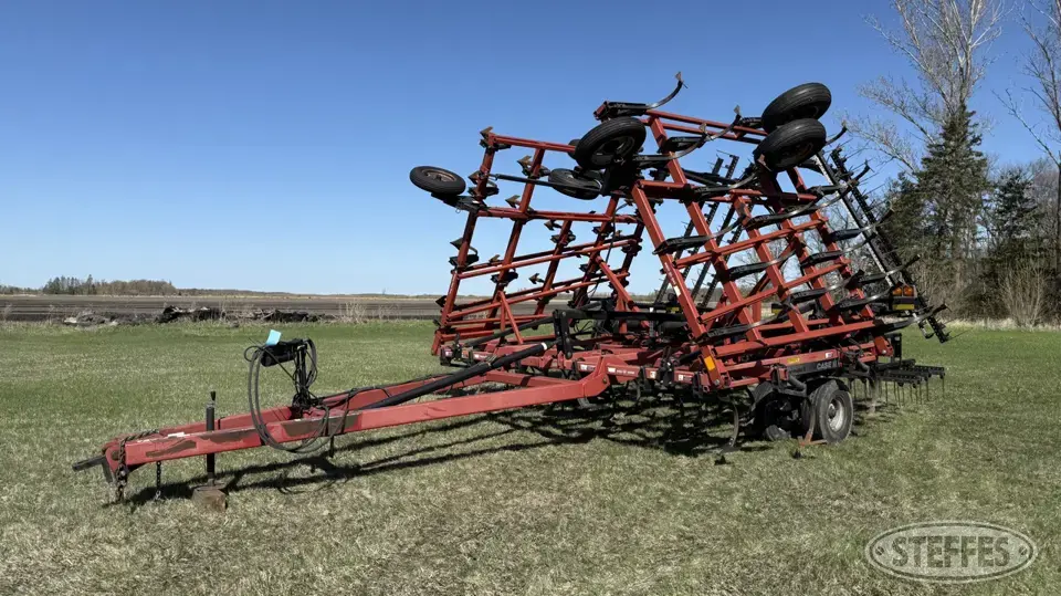Case IH Tiger-Mate II Field Cultivator