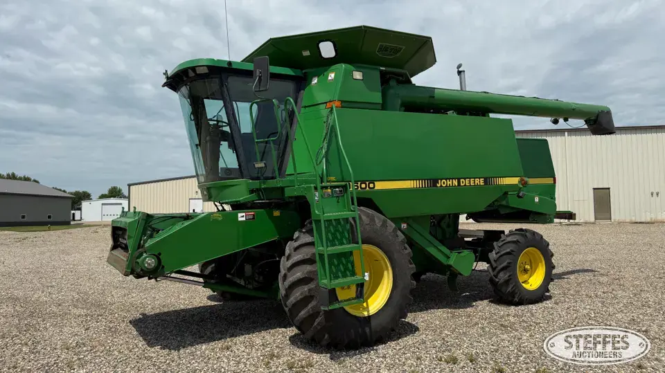 1997 John Deere 9600 Combine