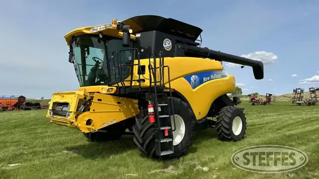 2010 New Holland CR9070