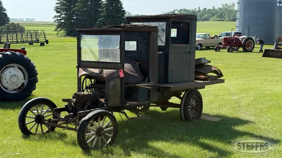 Ford Model T Collectible Vehicle