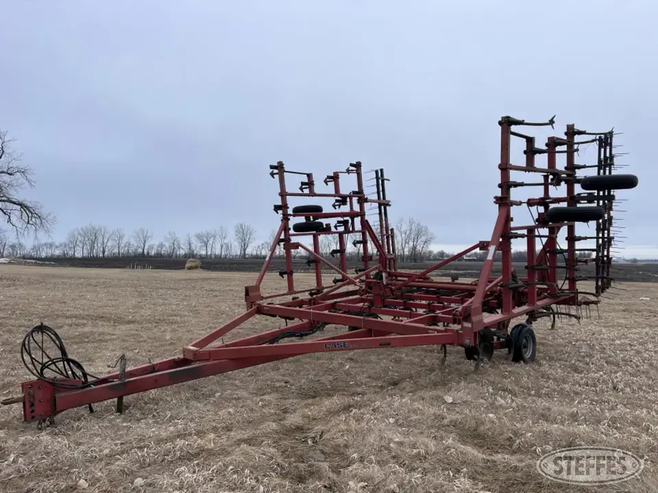 Case IH 4700 Field Cultivator