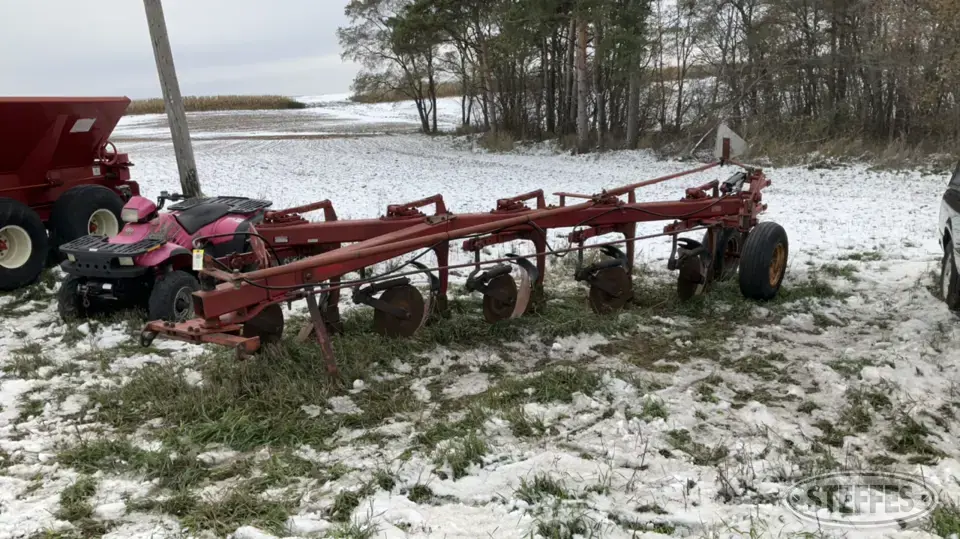 International 720 Plow