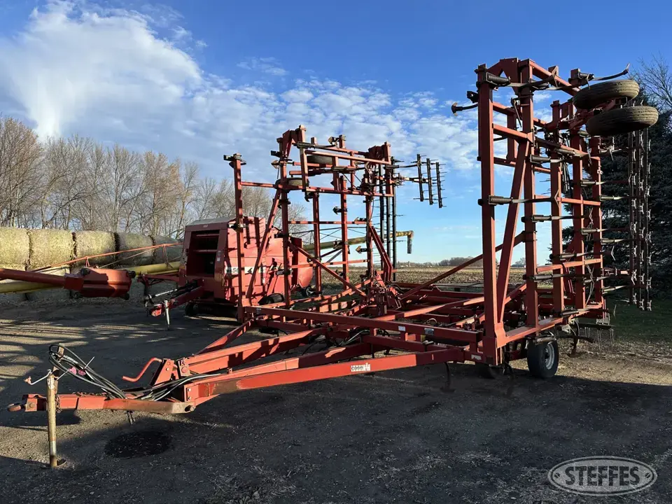 Case-IH 4900 Field Cultivator
