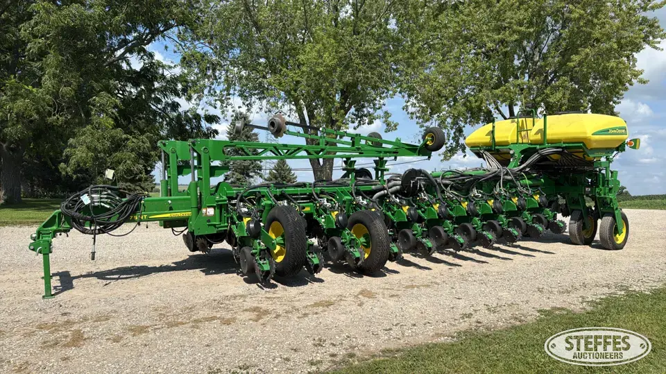John Deere 1775NT 12 or More Row Planter