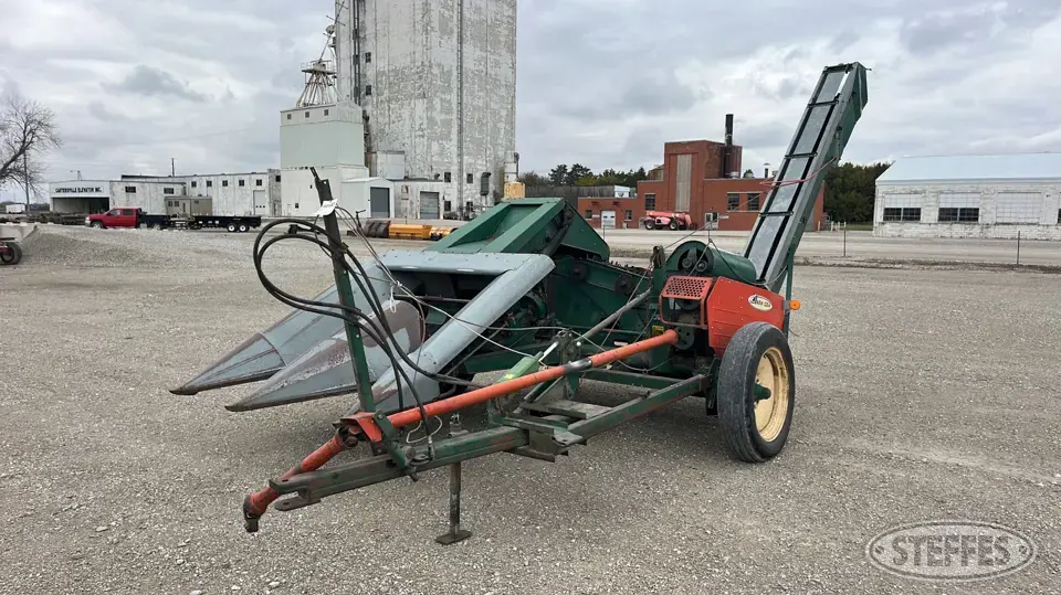 New Idea 325 Pull-Type Harvester