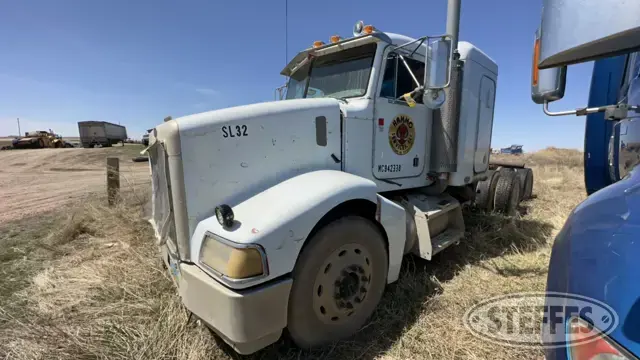 2000 Peterbilt 385