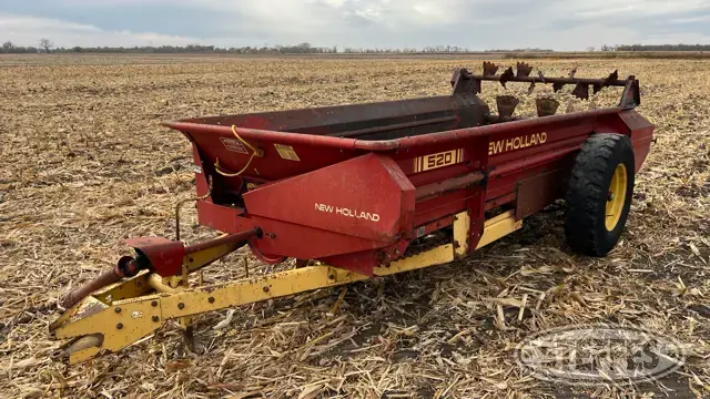 New Holland 520