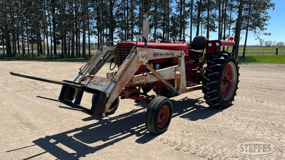 1969 International 656 2WD Tractor
