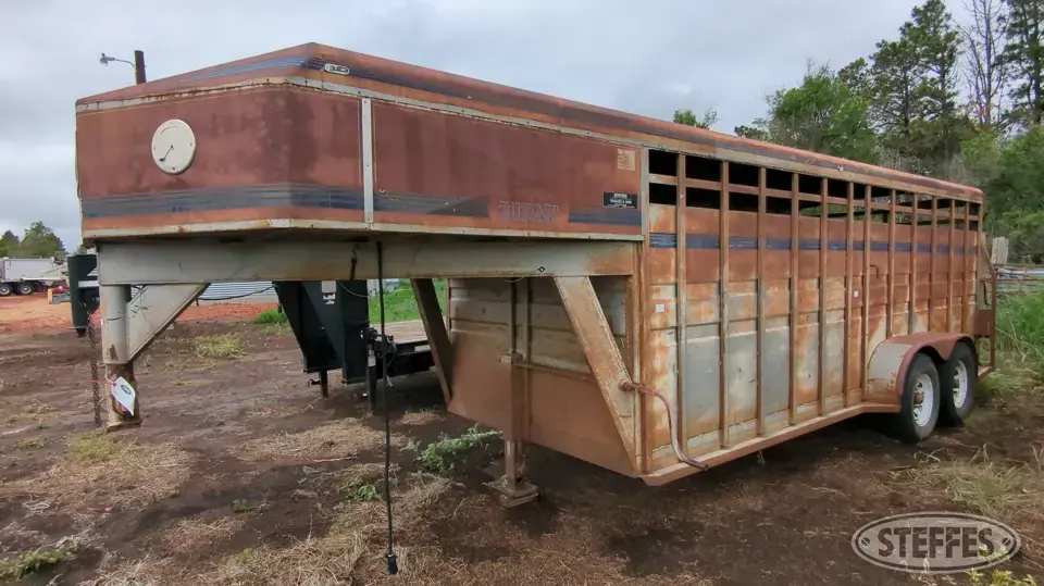 1989 Titan Gooseneck Livestock Trailer